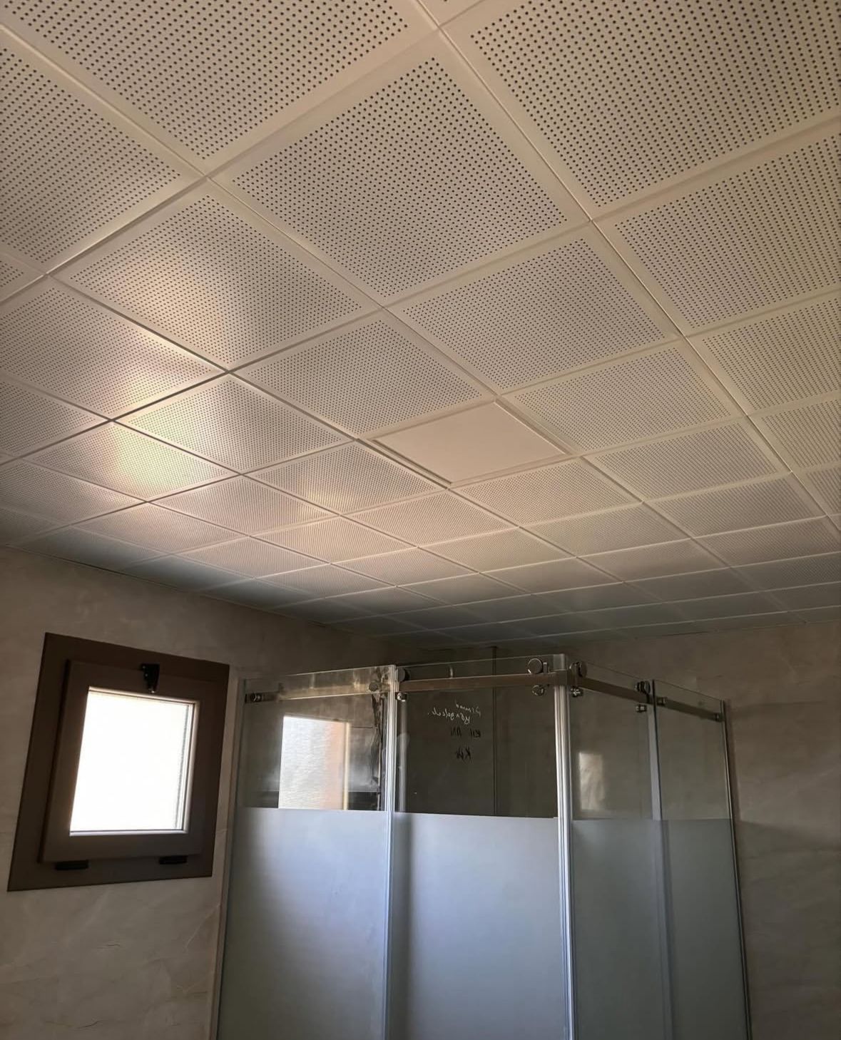 Asma tavan ve duş alanı yenileme uygulaması